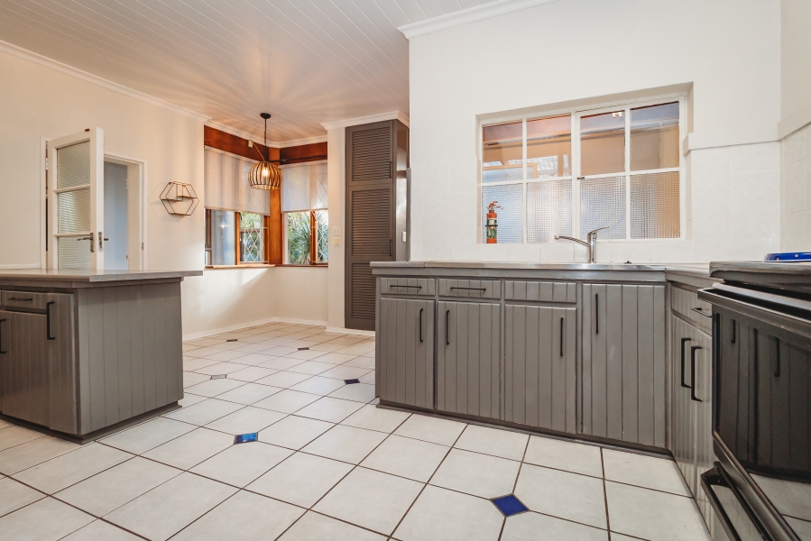6 Bedroom Property for Sale in Heatherlands Western Cape